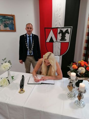 Eintrag in das Ehrenbuch der Gemeinde